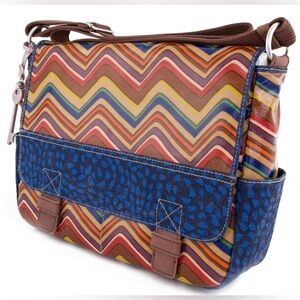 Fossil multicolor zigzag pattern multipocket magnetic flap messenger bag.